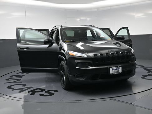 Used 2016 Jeep Cherokee Sport w/ Cold Weather Group AWD/4WD image 23