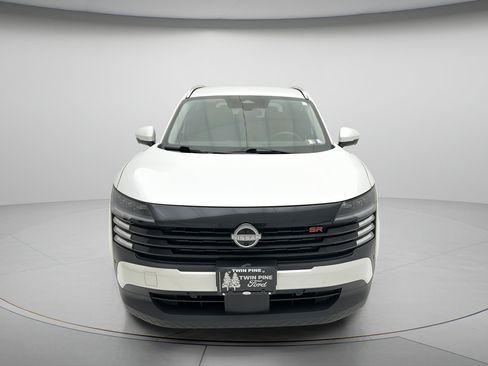 Used 2025 Nissan Kicks SR w/ Illumination Package AWD/4WD image 2