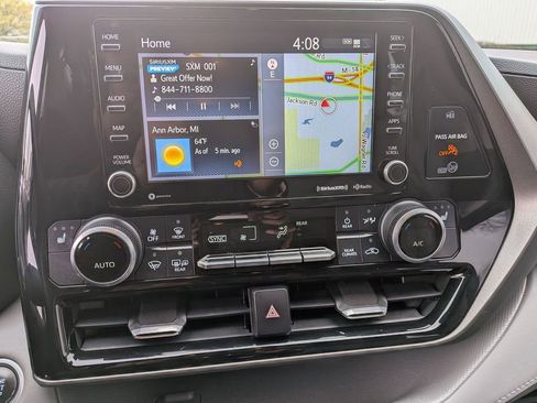 Used 2020 Toyota Highlander XLE AWD/4WD image 20