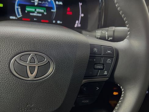 Used 2025 Toyota Camry SE image 20