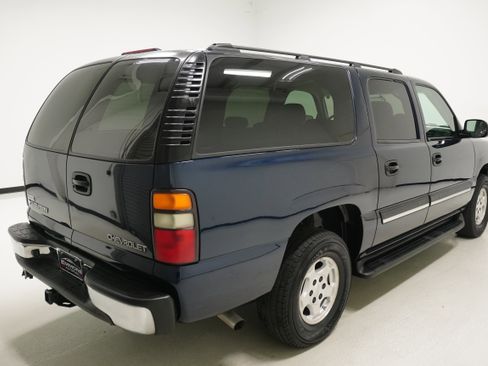 Used 2004 Chevrolet Suburban LS image 4