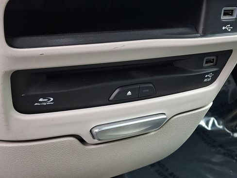 Used 2020 Chrysler Pacifica Touring-L Plus w/ Advanced Safetytec Group image 28