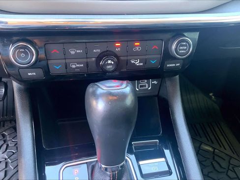 Used 2022 Jeep Compass Limited AWD/4WD image 35