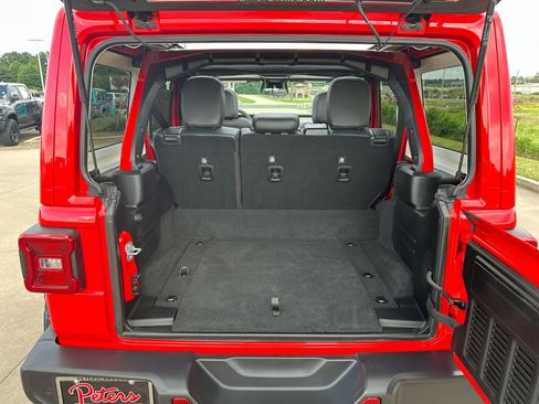 Used 2025 Jeep Wrangler Unlimited Sahara w/ Safety Group AWD/4WD image 24