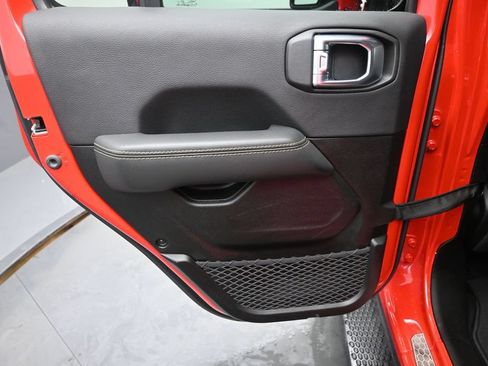 Used 2024 Jeep Wrangler Unlimited Sahara w/ Technology Group AWD/4WD image 13
