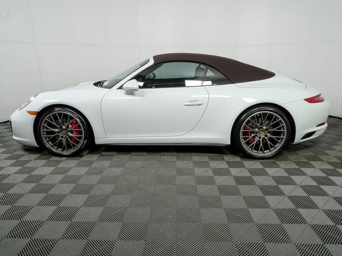 Certified 2018 Porsche 911 Carrera 4S image 2
