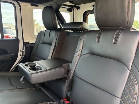 Used 2023 Jeep Wrangler Unlimited Sahara image 30