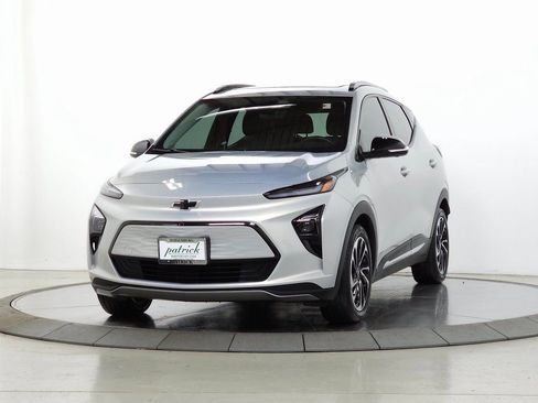 Used 2022 Chevrolet Bolt EUV Premier w/ Sun & Sound Package image 4