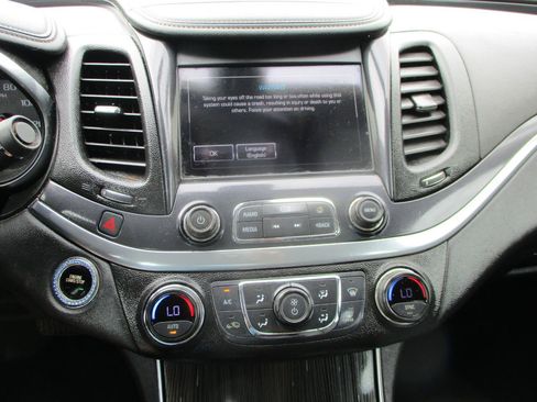 Used 2019 Chevrolet Impala LT FWD image 15