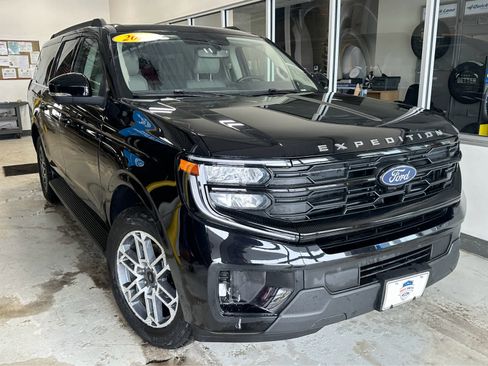 Used 2025 Ford Expedition Max Active image 2
