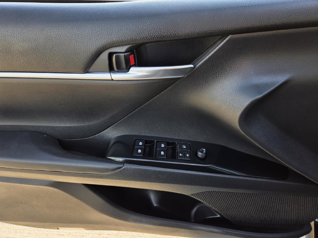 Used 2018 Toyota Camry SE w/ Moonroof Package FWD image 15
