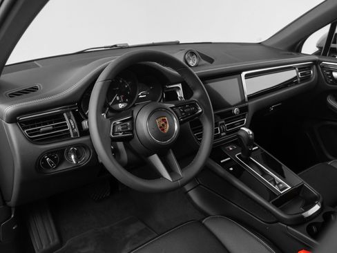 Used 2025 Porsche Macan image 4