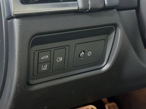 Used 2022 Jaguar F-TYPE Coupe image 11