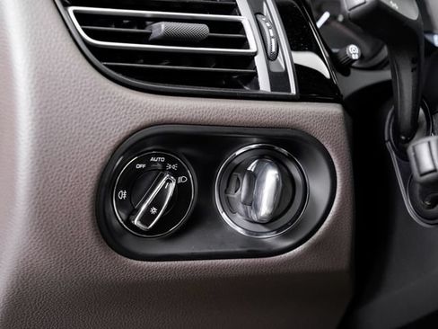 Certified 2026 Porsche Macan AWD/4WD image 10