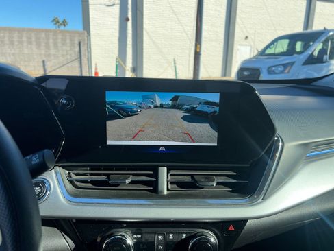 Used 2025 Chevrolet Trax LT image 17