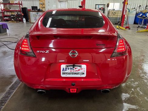 Used 2015 Nissan 370Z Coupe RWD image 24