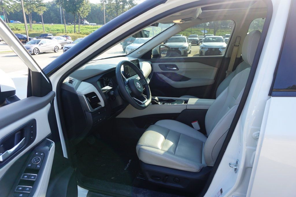 Used 2023 Nissan Rogue SL w/ SL Premium Package FWD image 2