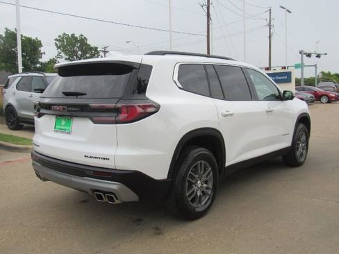 Used 2025 GMC Acadia Elevation image 6