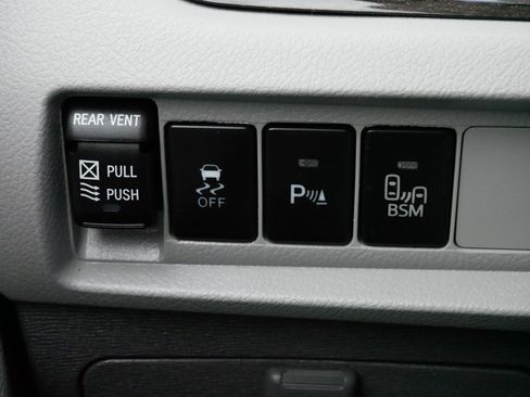 Used 2016 Toyota Sienna XLE image 27