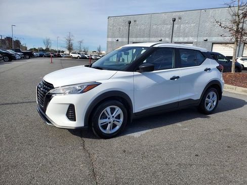 Certified 2025 Nissan Kicks Play S image 8