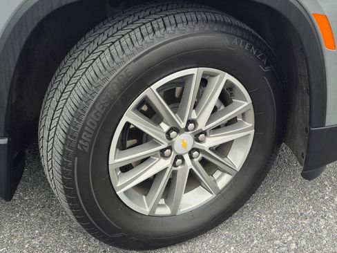 Used 2023 Chevrolet Traverse LT image 19