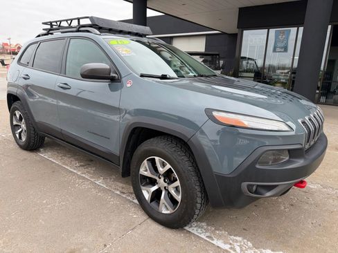 Used 2015 Jeep Cherokee Trailhawk w/ Comfort/Convenience Group image 10