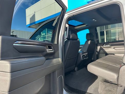 Used 2024 Chevrolet Silverado 2500 LTZ w/ LTZ Convenience Package image 18