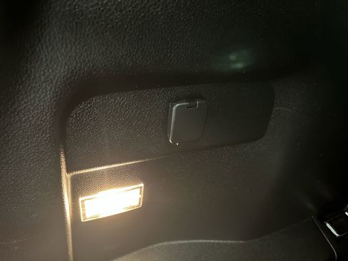 Used 2016 Ford Explorer XLT image 28