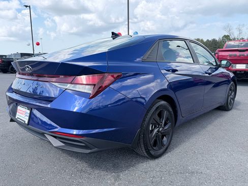 Used 2022 Hyundai Elantra SEL w/ Convenience Package FWD image 6
