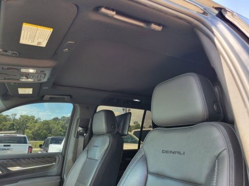 Used 2021 GMC Yukon Denali w/ Denali Ultimate Package AWD/4WD image 28