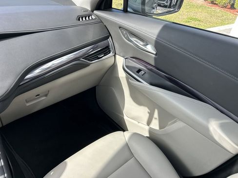 Certified 2023 Cadillac XT4 Luxury w/ Cold Weather Package image 16