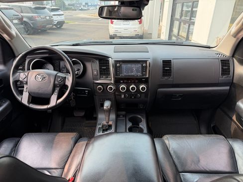 Used 2018 Toyota Sequoia TRD Sport AWD/4WD image 4