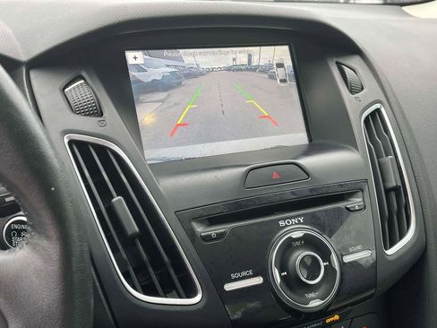 Used 2017 Ford Focus Titanium FWD image 21