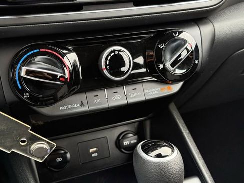 Used 2023 Hyundai Kona SE image 18