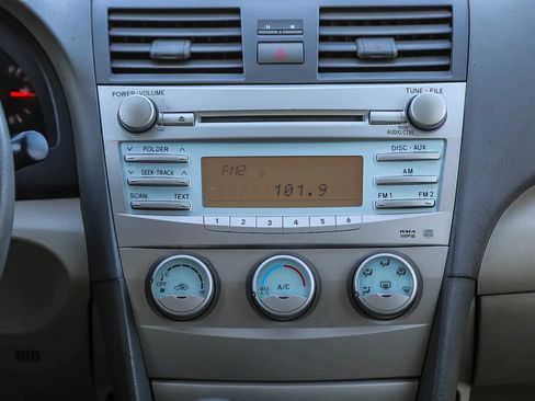 Used 2009 Toyota Camry LE FWD image 14