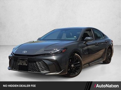 Used 2025 Toyota Camry SE FWD image 1
