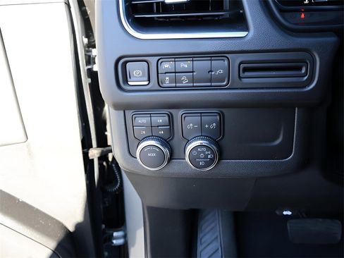 Used 2022 GMC Yukon XL AT4 image 33