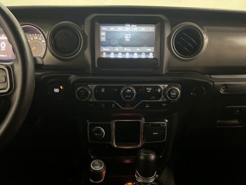 Used 2022 Jeep Wrangler Sport image 18