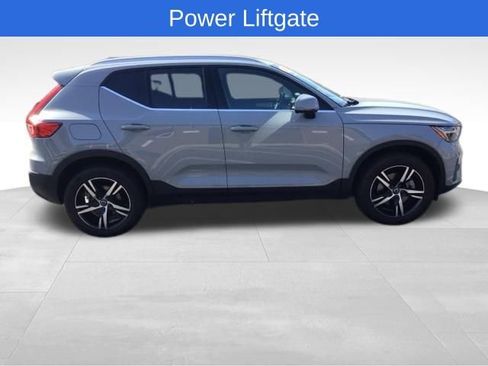 Used 2025 Volvo XC40 B5 Core image 7