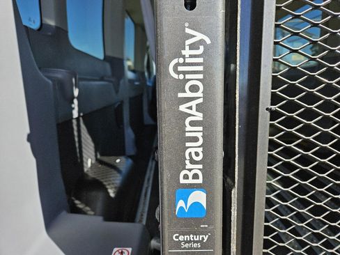 Used 2018 Ford Transit 350 XL image 15