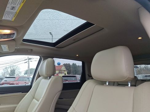 Used 2019 Jeep Grand Cherokee Limited image 14