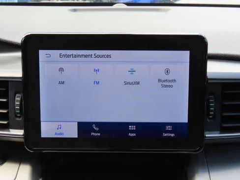 Used 2023 Ford Explorer XLT w/ Equipment Group 202A AWD/4WD image 21