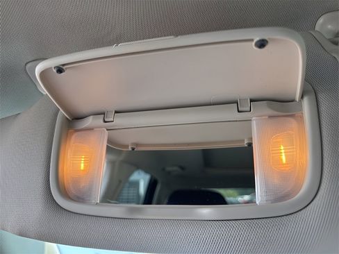 Used 2020 Ford Edge Titanium image 37