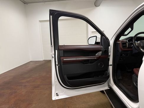 Used 2023 Ford Expedition Limited image 55