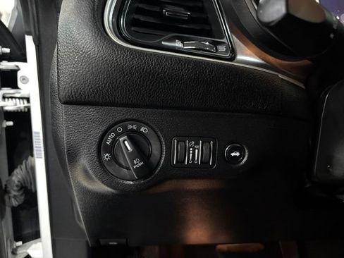 Used 2022 Dodge Challenger GT AWD/4WD image 15