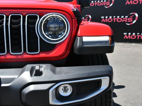 Used 2025 Jeep Wrangler Unlimited Sahara AWD/4WD image 11