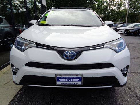 Used 2018 Toyota RAV4 Limited AWD/4WD image 2