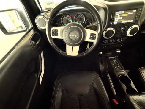 Used 2015 Jeep Wrangler Unlimited Sahara image 15