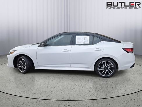 Used 2024 Nissan Sentra SR w/ SR Premium Package image 8