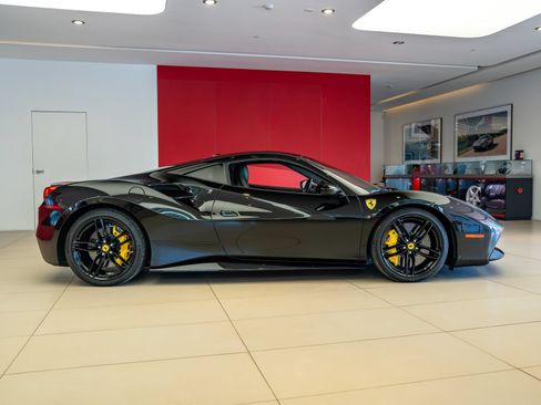 Certified 2018 Ferrari 488 GTB RWD image 7